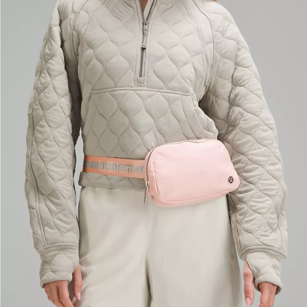 👜 NWT LULULEMON Everywhere Belt Bag, Pink